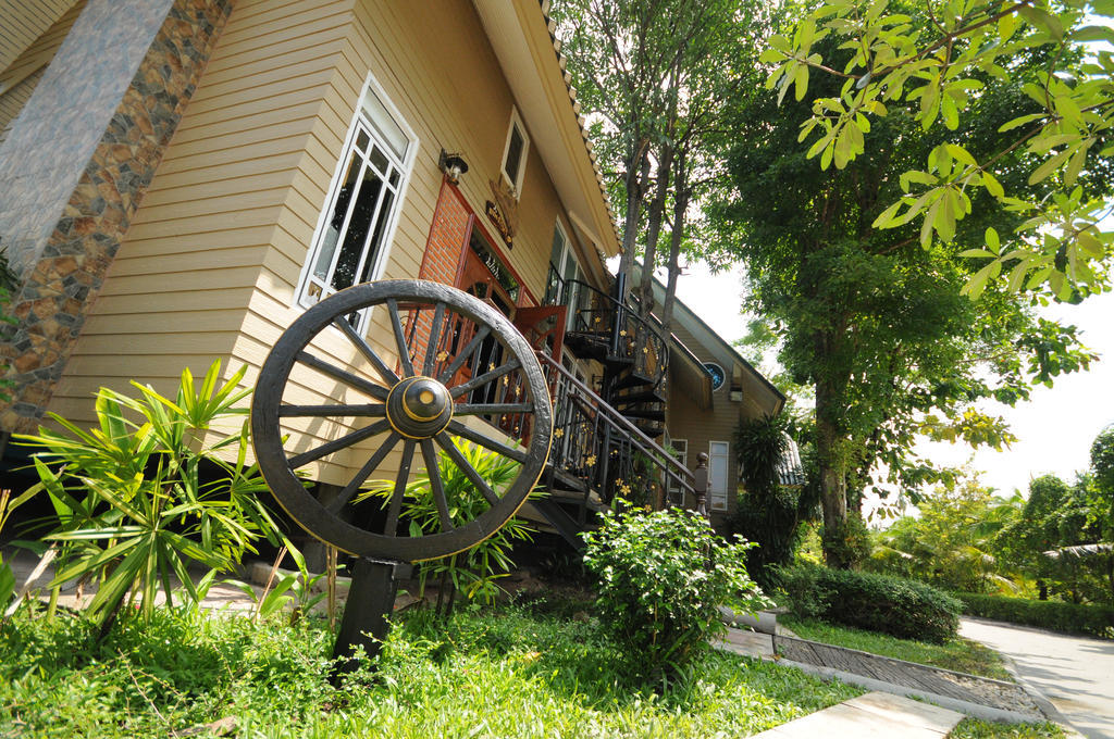 Hotel Baantip Suantong Amphawa Exterior foto